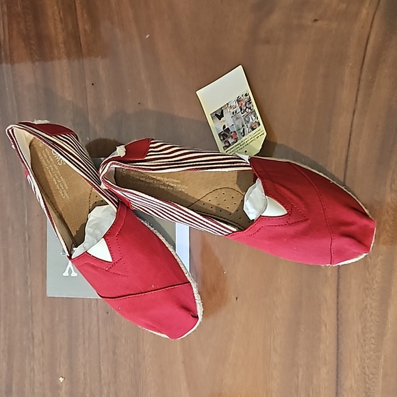 Tom's casual flats, red with red stripes. - Picture 3 of 7